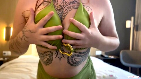 Vagina tätowierung, vollbusige rothaarige, pofick