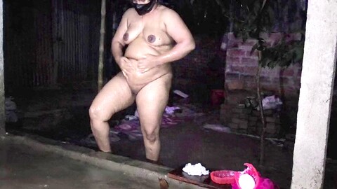 메이드, 이웃, 이모