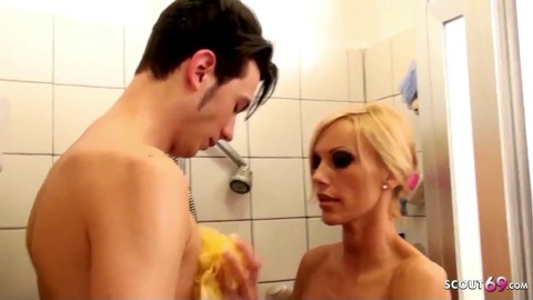 Mama und Stiefsohn großer großer Schwanz