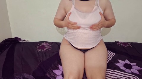 Молодая женщина-азиатка, грубый жесткий секс, арабский хиджаб