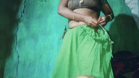 La caliente bhabhi desi disfruta de una divertida fiesta romántica con su devar.