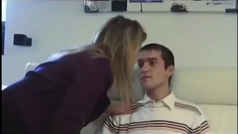 Boy cumshot, milf seduces boy, зрелые