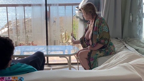 Großer-Arsch-Milf wird von hinten gebohrt