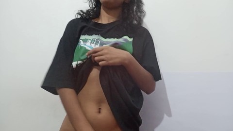 Hermosa belleza india se masturba hasta alcanzar el orgasmo