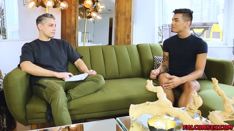 Aaron Trainer beherrscht Leo Vice mit seinem muskulösen Körper und erkundet jede Stelle von ihm