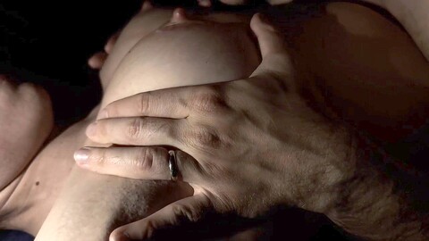 Настоящая милфа, сосание груди, сосание сосков