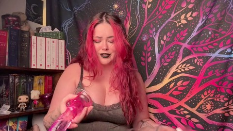 Punk-Göttin Vanessa Strawberry nimmt einen riesigen Schwanz mit ihrer engen Muschi