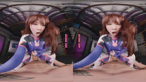 Kimmy Kimm dans un cosplay réaliste de VR Overwatch : D.VA se donne à fond avec une fellation profonde pour un étalon musclé
