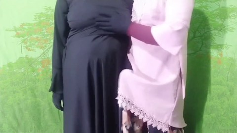 La belle-mère Puja-Queen11 s'amuse avec son beau-fils dans une chaude histoire bangladaise.