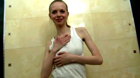 Insatiable teen Paula Z's wild bubble bath session gets steamy!